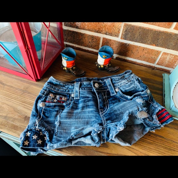Miss Me Jeans Denim Shorts, jewel 💎 studs, lot of bling , soooo cute and hot 😉 - Picture 9 of 10